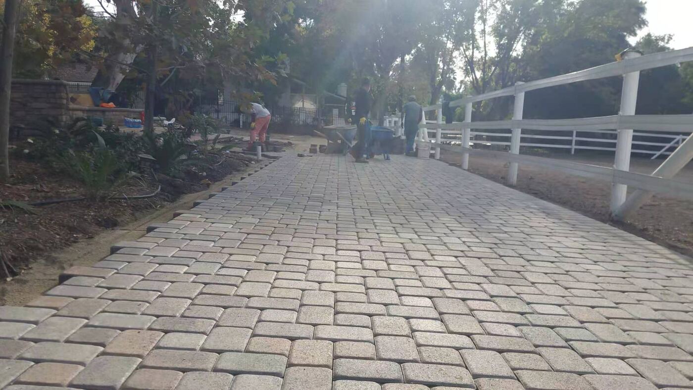 Cobblestone driveway course