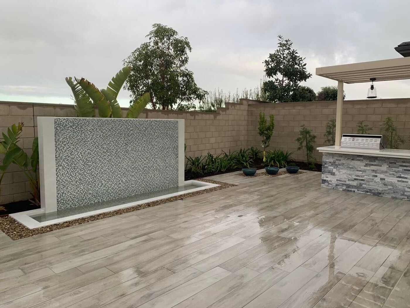 Sheer-descent water wall and pergola