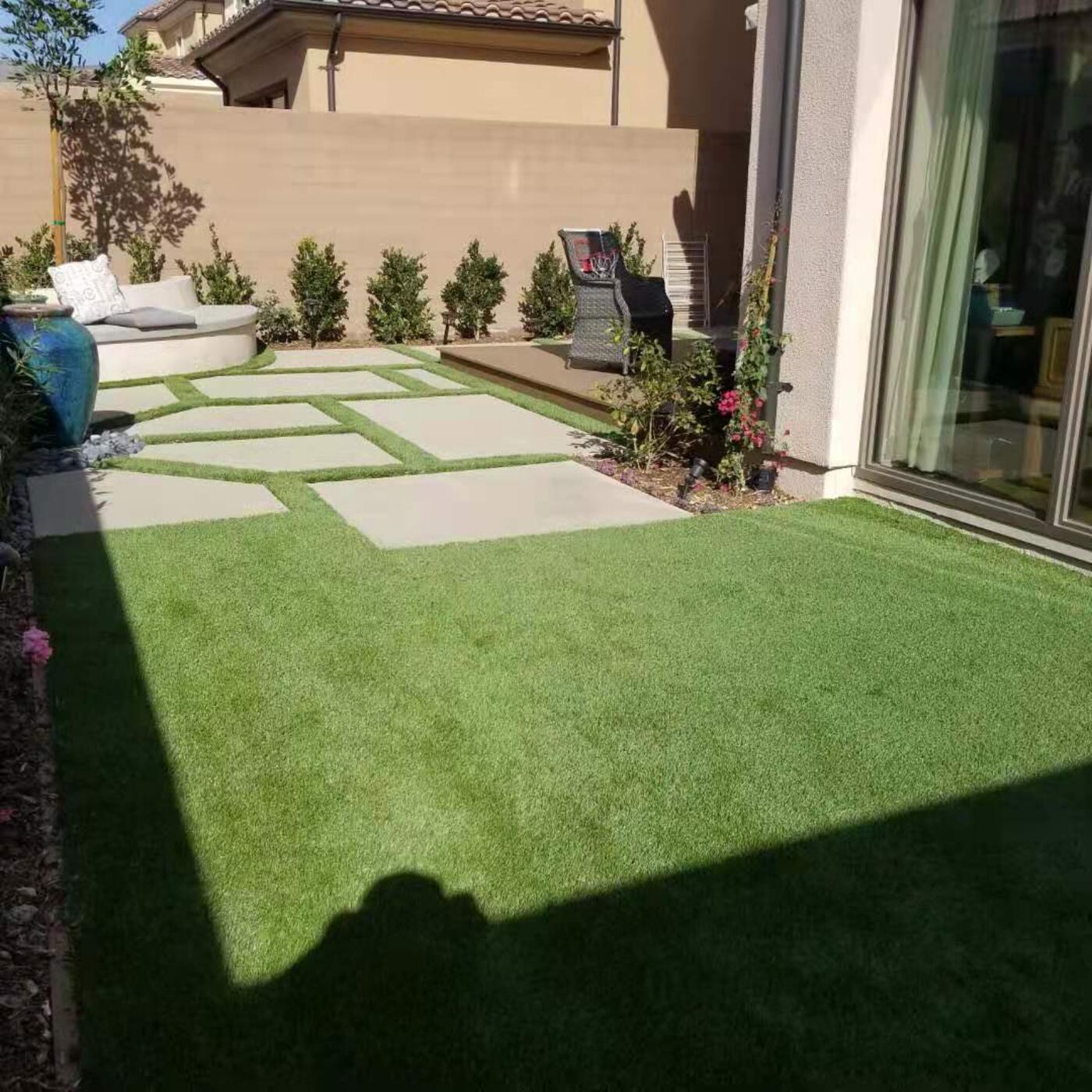 Paver patio with fire table
